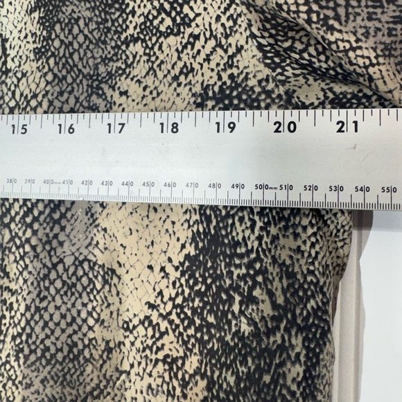 Anna and Frank 100% Silk Blouse L Snake Print Button Up Long Sleeve Neutral Top - Picture 5 of 8